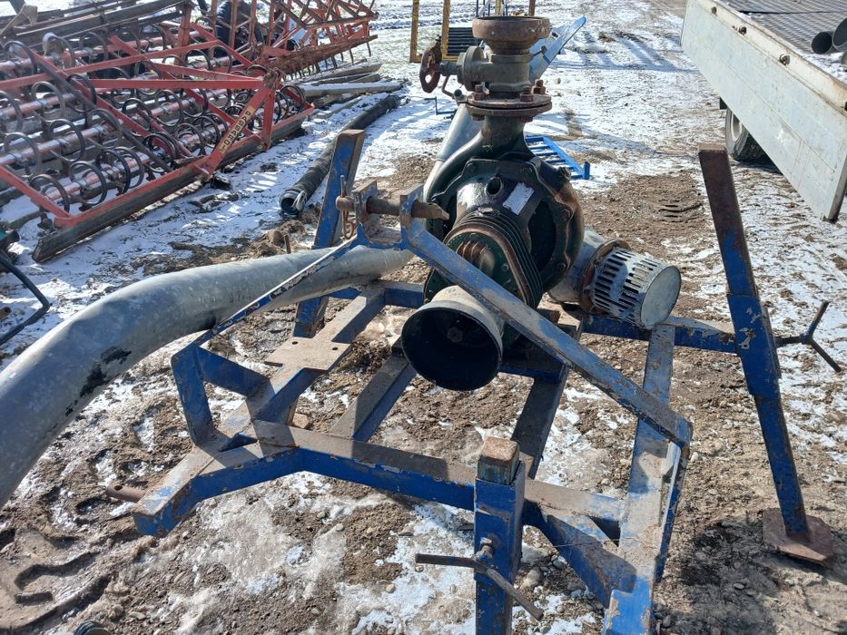 Vând pompă de irigat completă