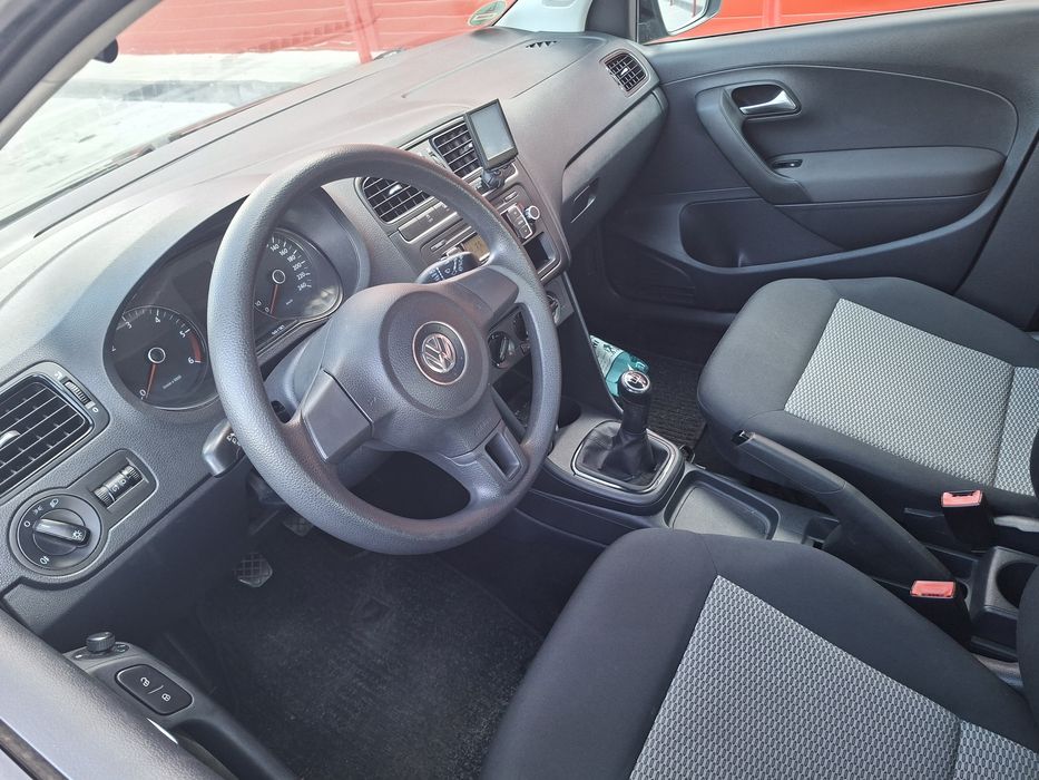 VOLKSWAGEN Polo 2012 — imagine 3
