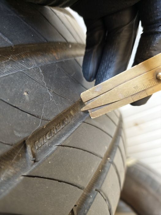 235/50/19 Michelin Premacy 4+
