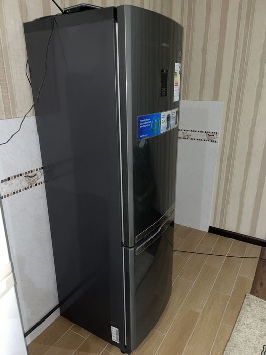 Холодильник Samsung