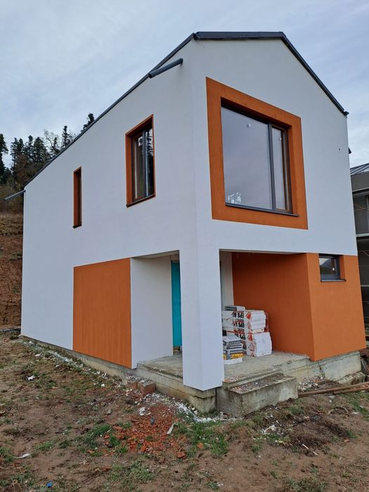 Constructii case la rosu / la cheie / acoperise