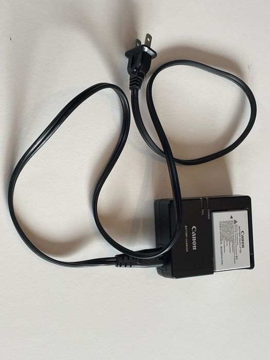 DSLR Canon EOS 550D (Rebel T2i) + Geantă foto (Citiți descrierea)