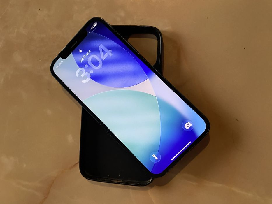 Vând iPhone 12 normal