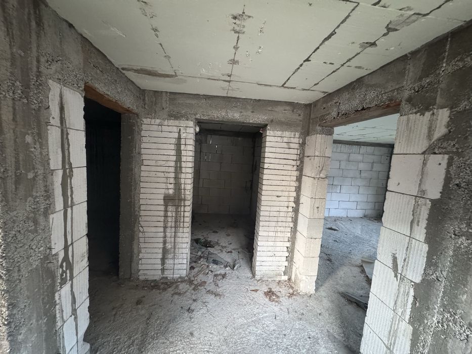 Casă P+M la roșu, teren 1600 mp schimb ap./garsonieră Pitești–Mioveni