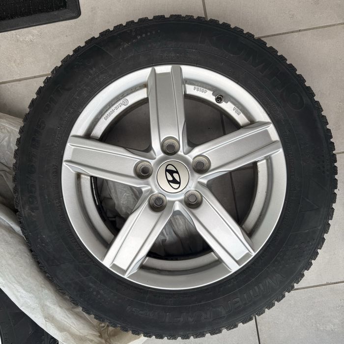 Set roti 15” Hyundai cu anvelope de iarna 195 65R15