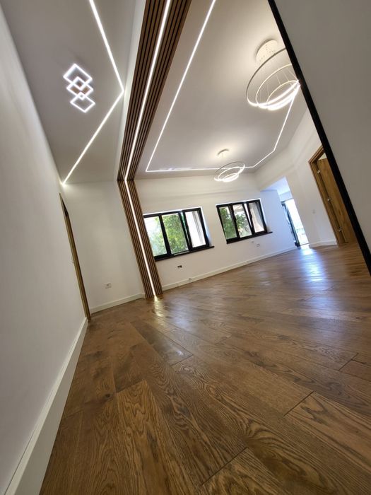 Vand apartament cu 3 camere 72 m2 utili in Bușteni zona centrala