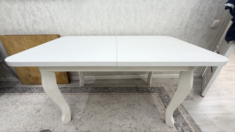 Продам стол кухонный .