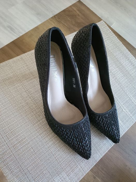Pantofi noi superbi Nr 37