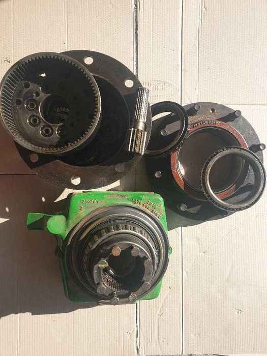 butuc roata  sateliti John Deere , New Holland , Deutz Fahr , Case