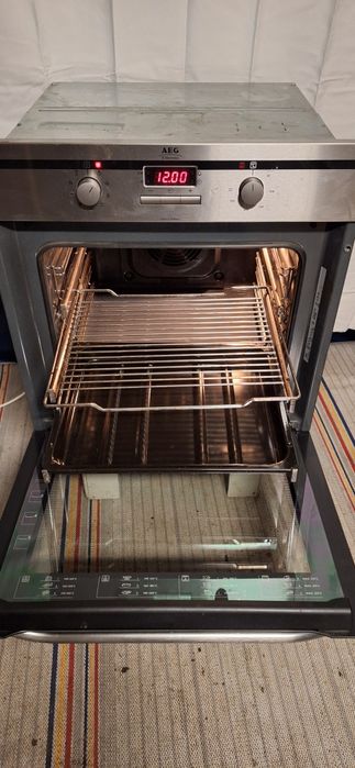 Фурна за вграждане AEG