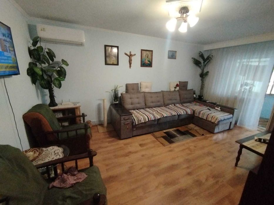 Apartament 4 camere decomandat, et. 1/4,  81 mp. Frumoasa, Diminetii