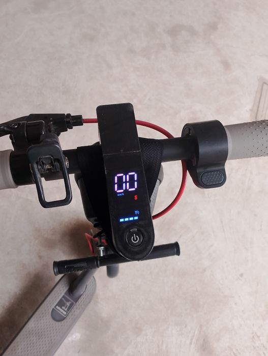 Электросамокат aveo365 yangidek xolati yaxshi