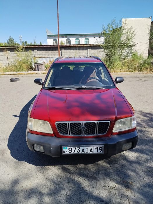 Subaru (forester) 2001  год
