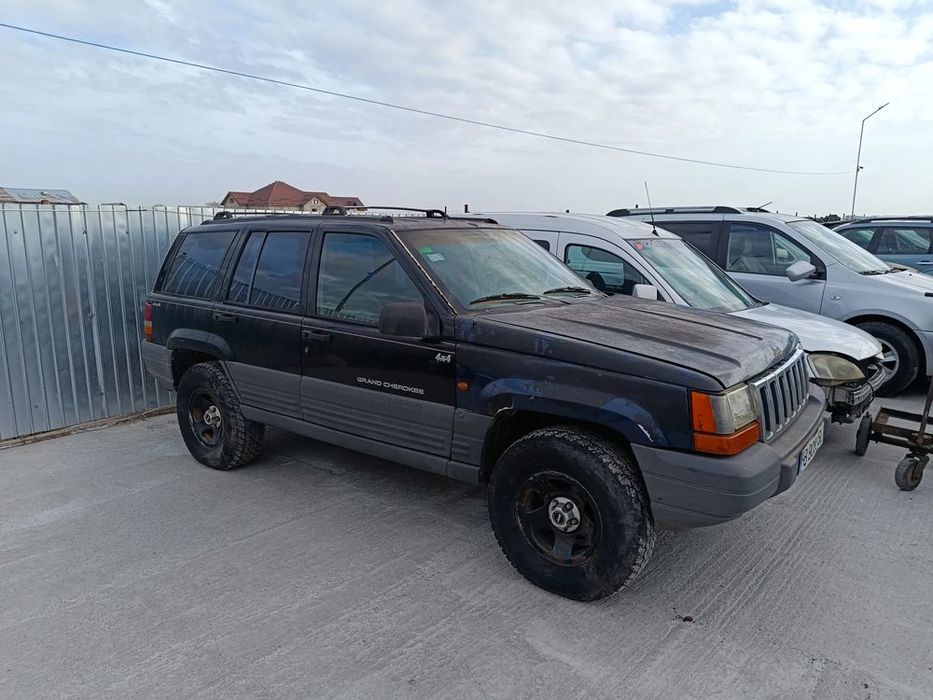Dezmembrez Jeep Grand Cherokee ZJ 5.2v84.0 benzina,2,5d