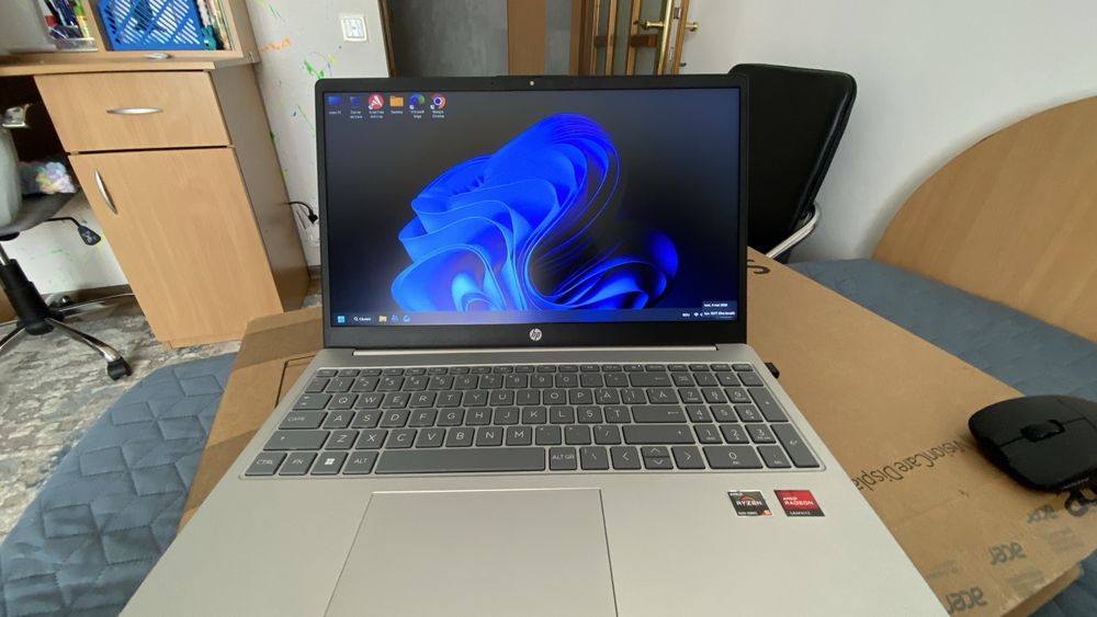 Leptop hp 15 fhd r5 7520u  cu 236 g