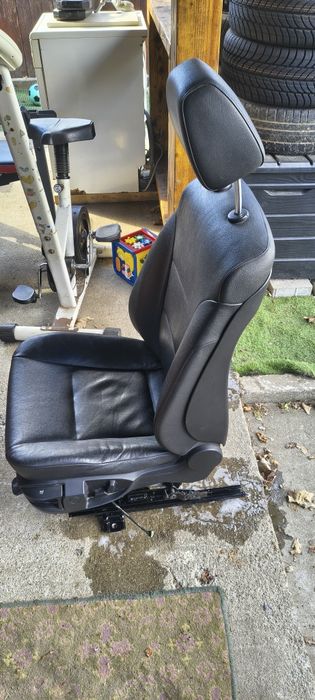 Set Scaune Față BMW Seria 5 E60 / E61 – Piele Neagră (Semi-Electrice)