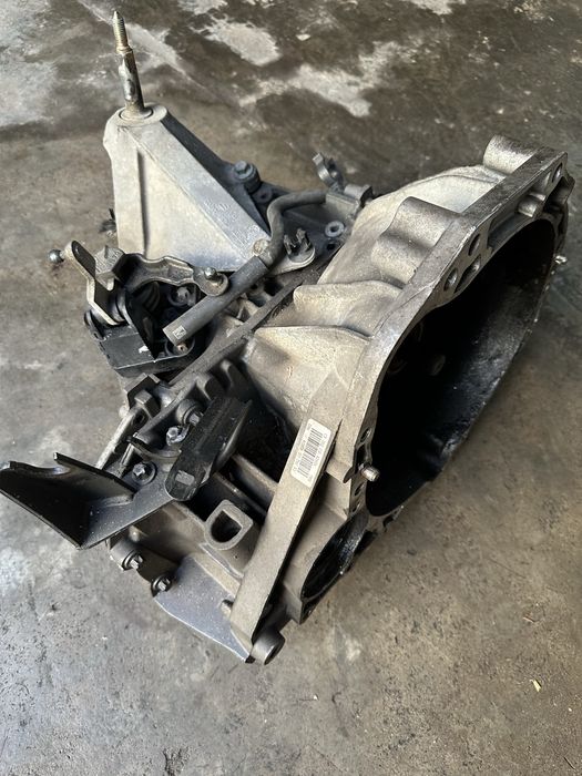 Продавам скоростна кутия Нисан Микра к12