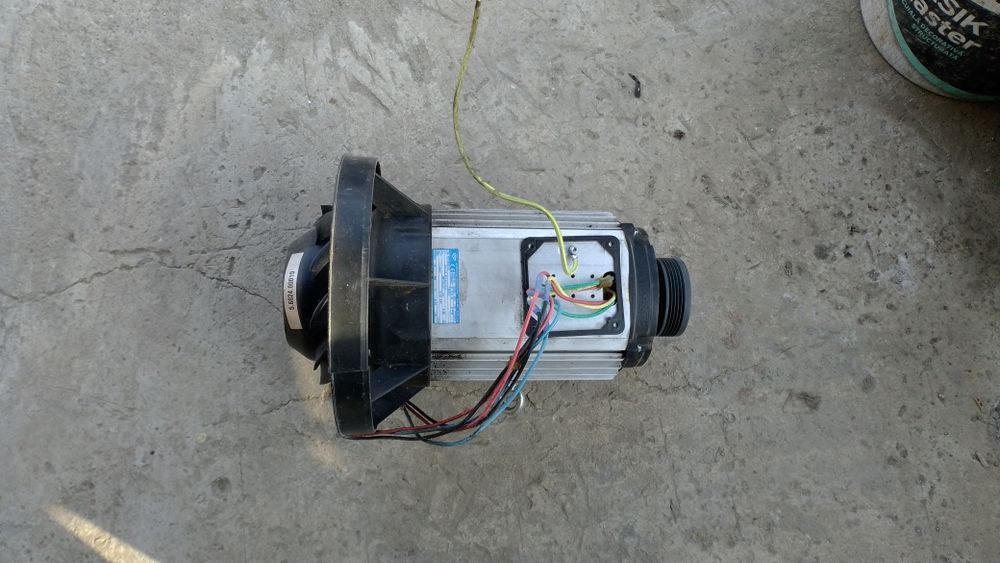 Vînd motor compresor 2,2/3000 rotati tifazat