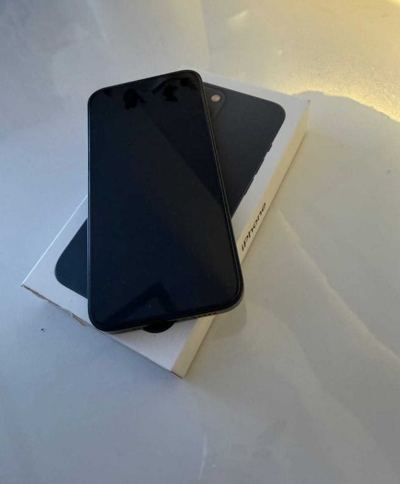 Продам iPhone 13 на 256 Гб.
