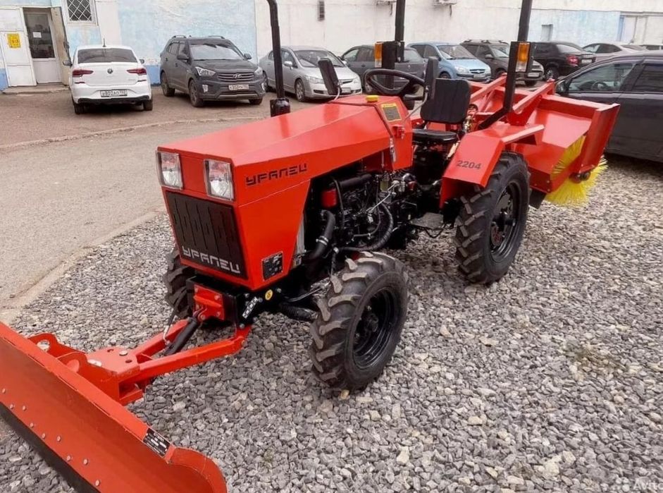 Трактор Уралец 220 25л.с