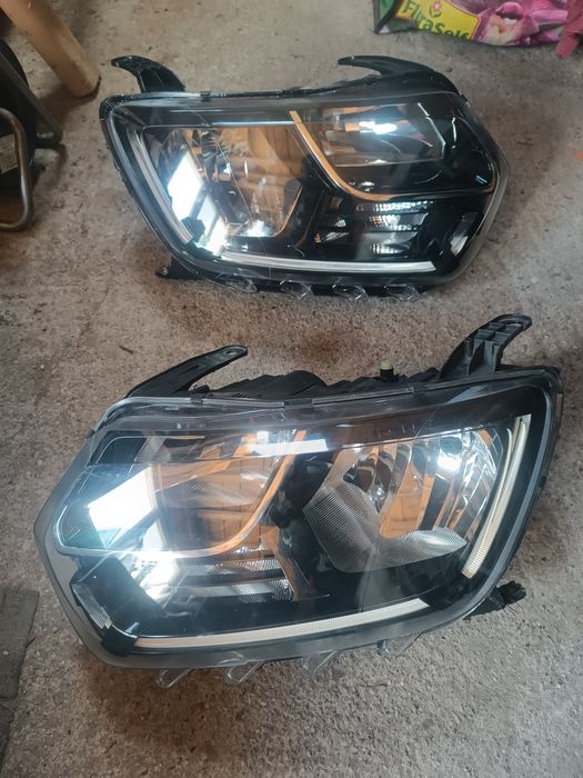 Dezmembrez Dacia lampa far Logan Sandero Jogger Sandero Stepway dezmembrez Renault Megane3 Scenic3 Clio4 Scenic2 Megane2 bara Logan Sandero Stepway