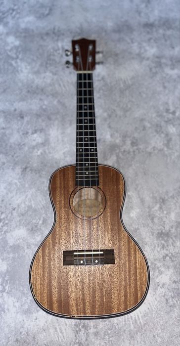 укулеле R.Empire