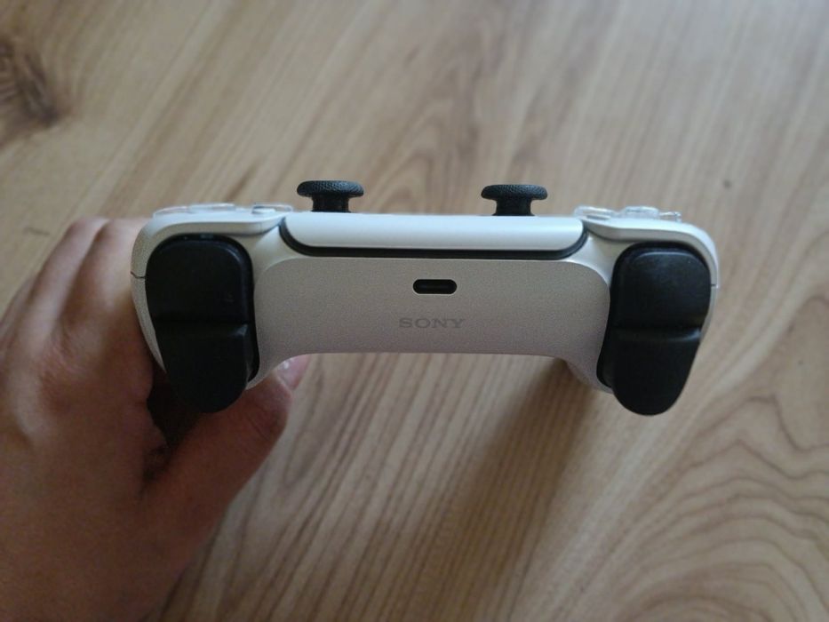 Vând maneta PlayStation 5 Dualsense