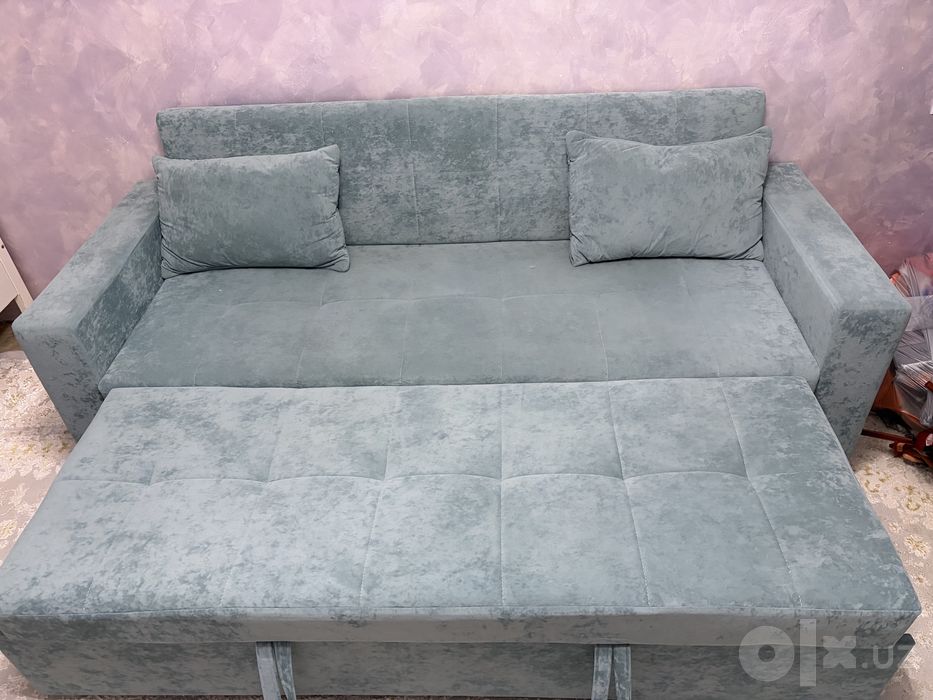 Диван раскладной и 2 подушки