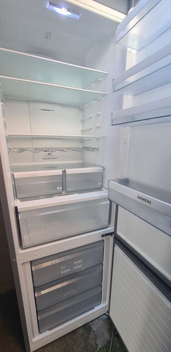Хладилник с фризер Siemens XXL А+++ 203/70см