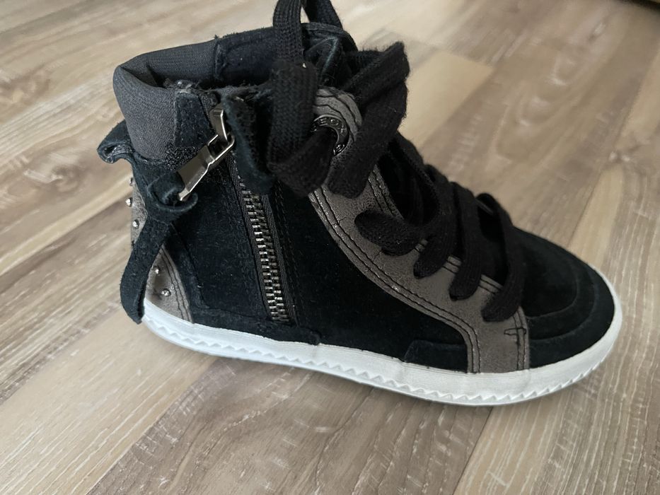 Geox fete marimea 28. Cei negri sunt noi .Ceilalti sunt purtti putin