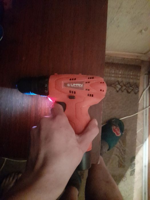 Продам шуруповерт