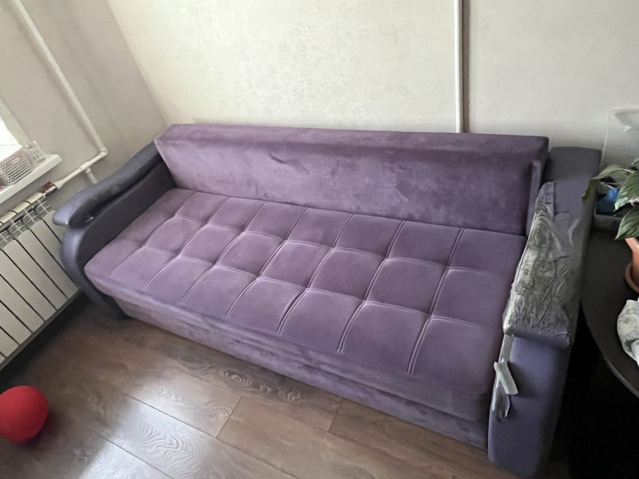 Срочно продаю диван