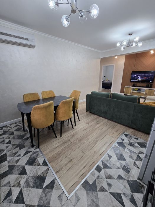 Продам стол и стулья 6шт Турция