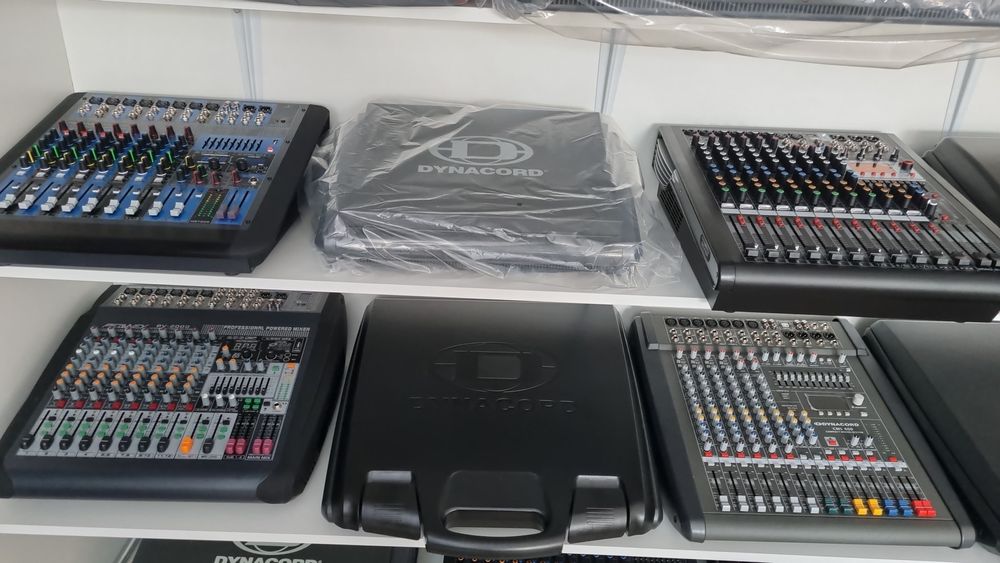 Активный микшерный пульт.