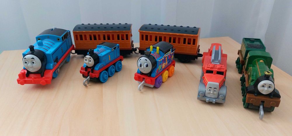 Set 5 trenulete + sine si depou Thomas si prietenii / Thomas and friends
