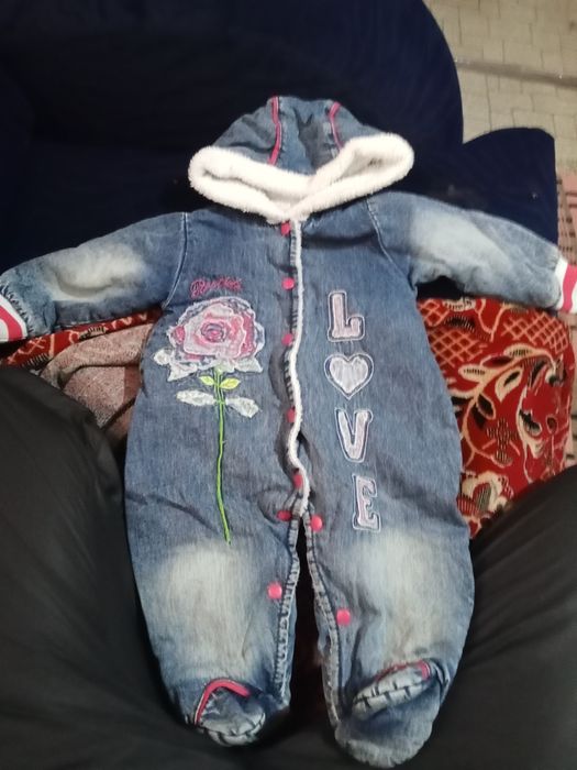 Продам костюмчики