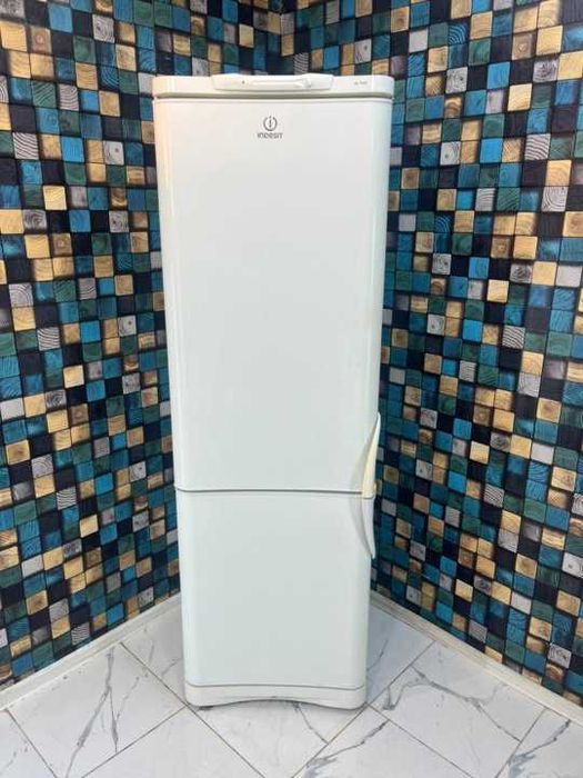 Продам современный , рабочий  холодильник в хорошем состоянии .