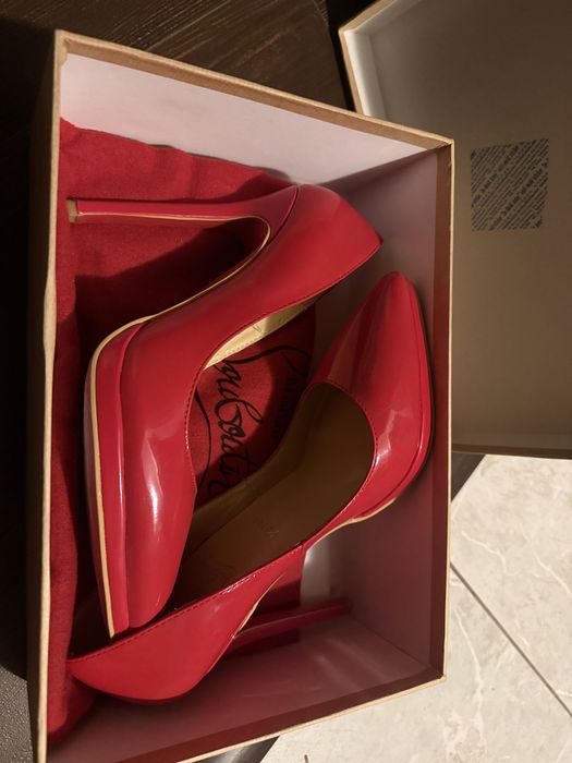 Christian Louboutin 39