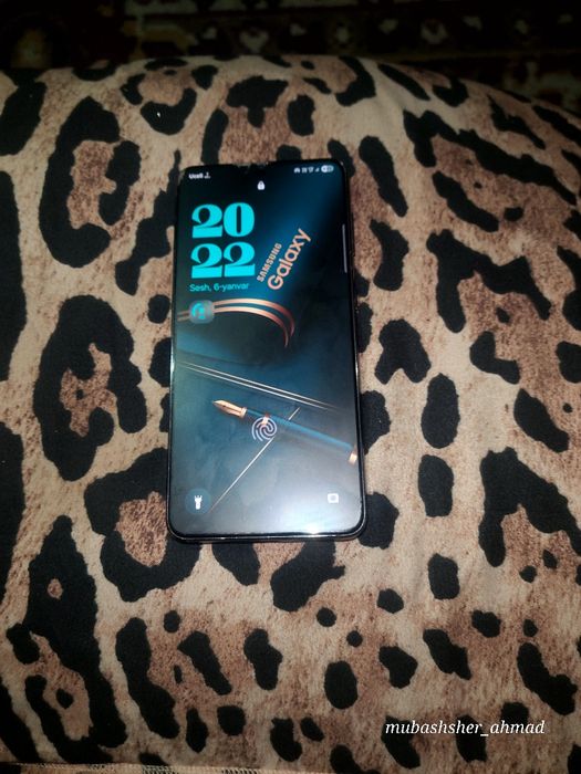 S21 8gb 256gb  holati yaxshi