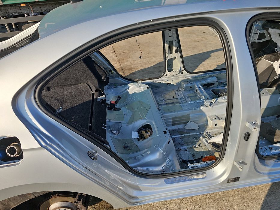 Cheder usa dreapta spate Skoda Superb III (3V3) [Fabr 2015-prezent] OE