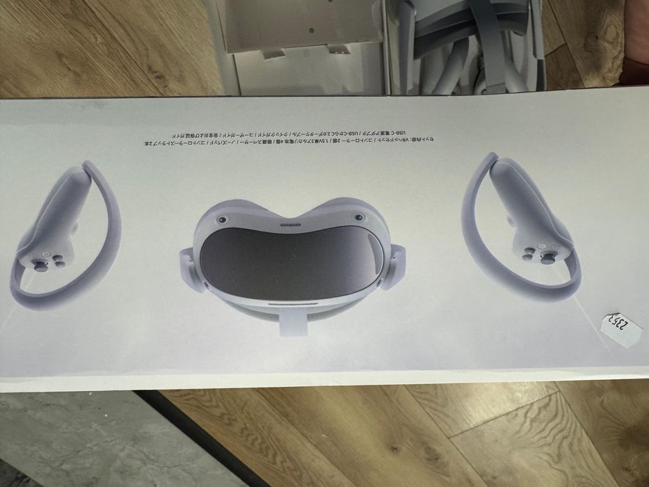 Ochelari VR Pico 4 All in One , impecabil ca noi