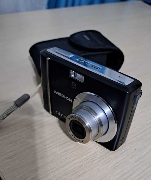 Camera foto digitală Medion 14.0 Mp 3X optic zoom Y2K digicam