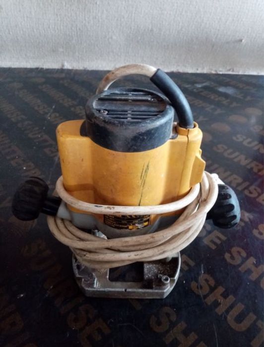 Обррфееза 12 цанга деволт DEWALT 220волта перфектно състояние