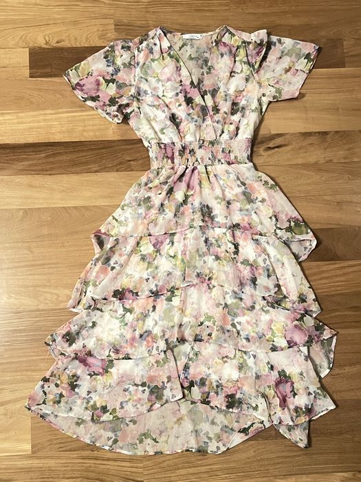 Пролетна рокля с волани Reserved XS