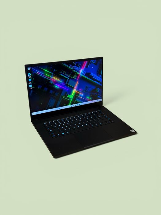 Геймърски Лаптоп 15.6’Full HD IPS 300Hz RTX 2080 Super 8GB Core I7-10875H Razer Blade Advanced 15 32GB DDR4 1TB SSD