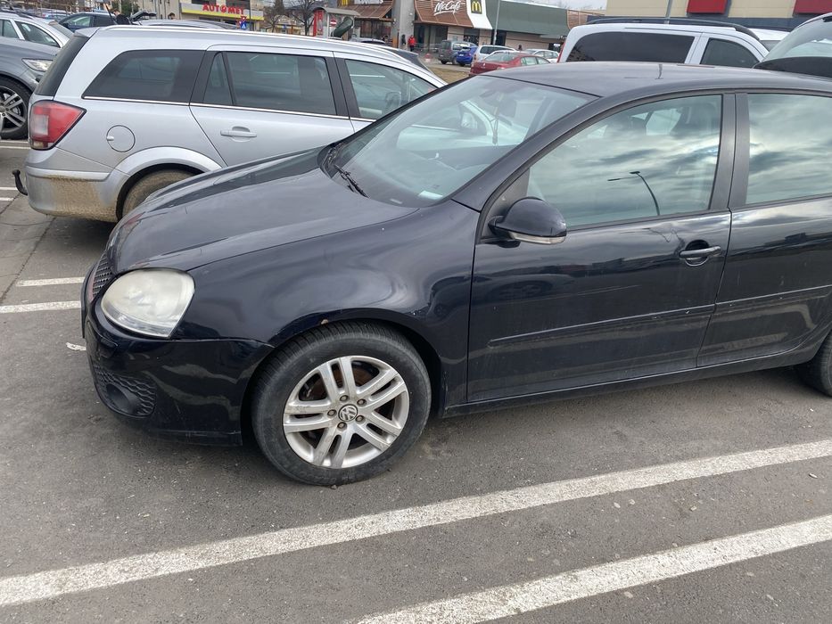 Vand Volkswagen golf 5 sau dezmembrez