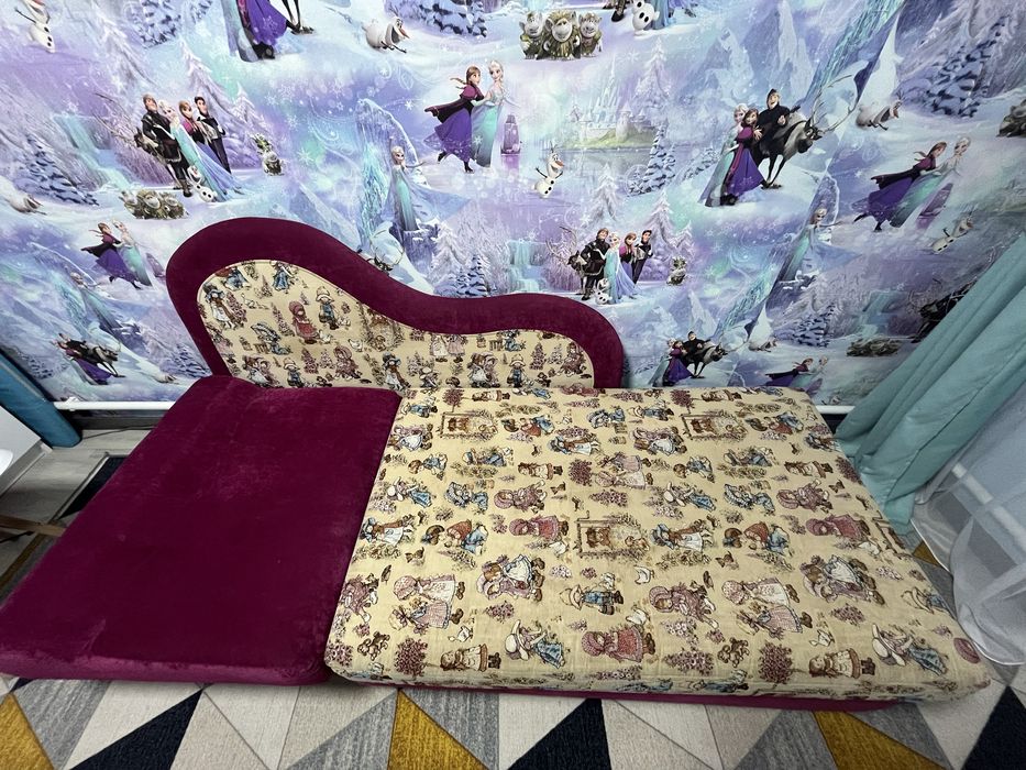 Продам диванчик детский