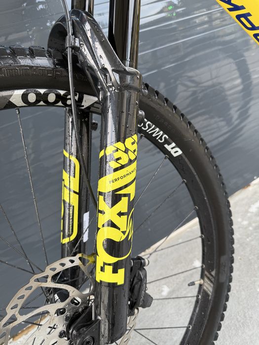 Bucicleta Mondraker Superfoxy Carbon R