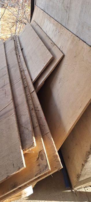 Срочно продаётся фанера толщиной 1 см  разного размера