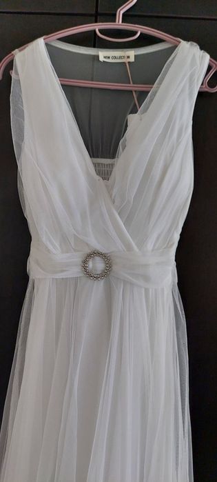 Бяла официална рокля от тюл